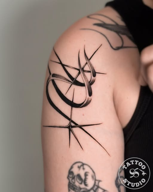 Tattoo Studio 96 Aalborg fremhæver Albertes moderne grafiske tatoveringer
