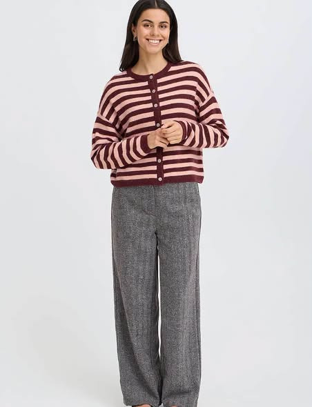 Skott Aalborg præsenterer FRANSA cardigan til 450 kr.