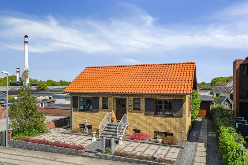 Nyt byhus i Ikast med opvarmet garage til salg