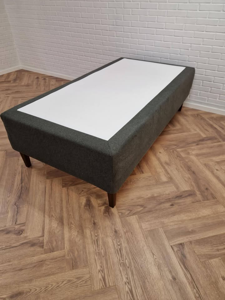 Hovelind Møbler tilbyder næsten ny boksmadras til nedsat pris