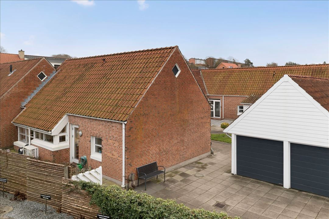Til salg hos EDC Søren Jensen: Enderækkehus i midtbyen med egen garage
