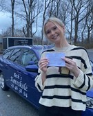 Laura Vestmark Fredensborg fejrer kørekortsucces med Bech's Køreskole