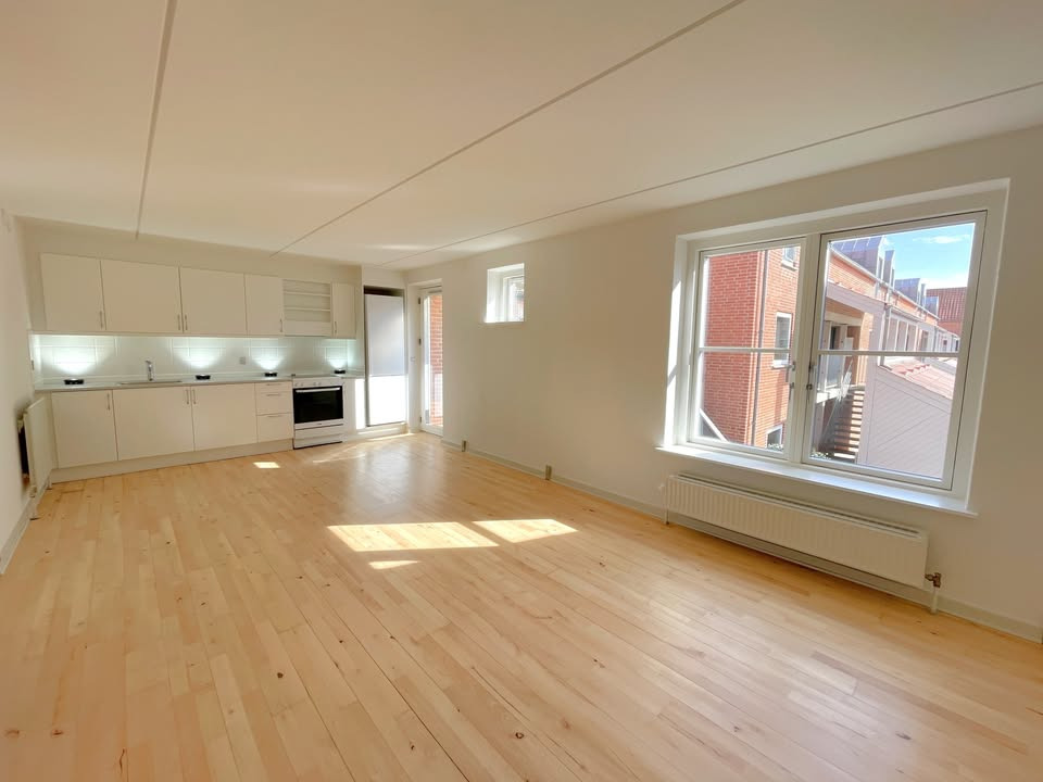 RandersBolig præsenterer stor og charmerende bolig i Langå til leje