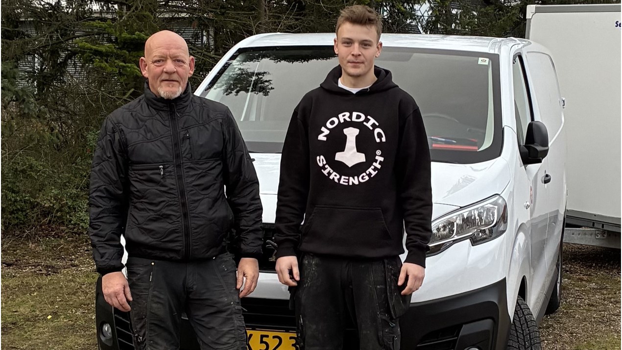 Far og søn bygger tillid med grundighed: Hamann Rens og Isolering gør ...