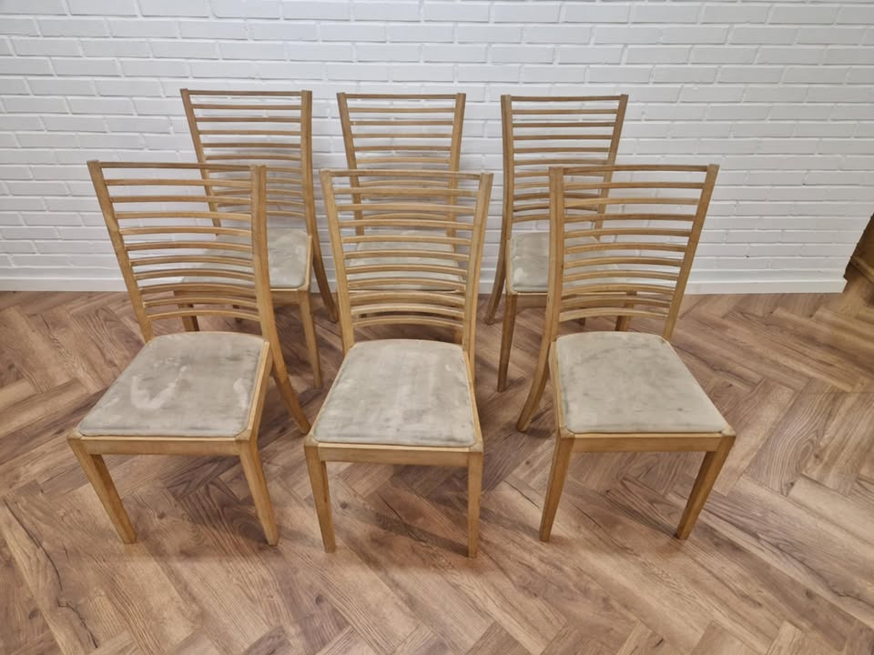 Hovelind Møbler tilbyder seks brugte stole i massivt egetræ til 3800 kr.