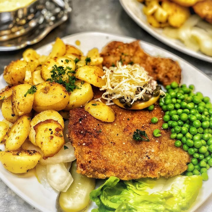 Frederiksberg Kødforsyning v/Christian Rytter Sørensen byder på skinkeschnitzel onsdag for kun 60 kr.