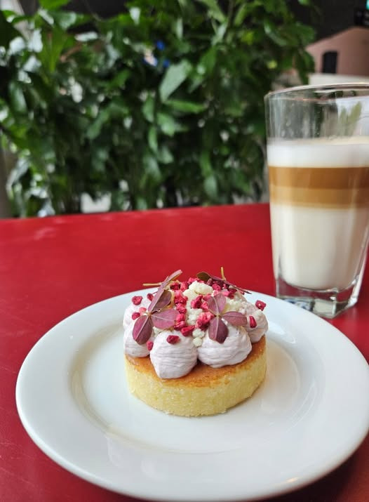 Teatercafeen frister med lækker hindbærdrøm til kaffen