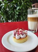 Teatercafeen frister med lækker hindbærdrøm til kaffen
