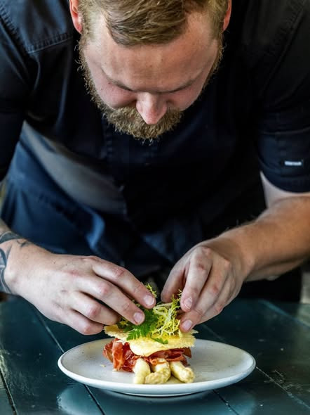 Ny Hattenæs er nomineret til Årets Smørrebrød i Den Danske Spiseguide 2026