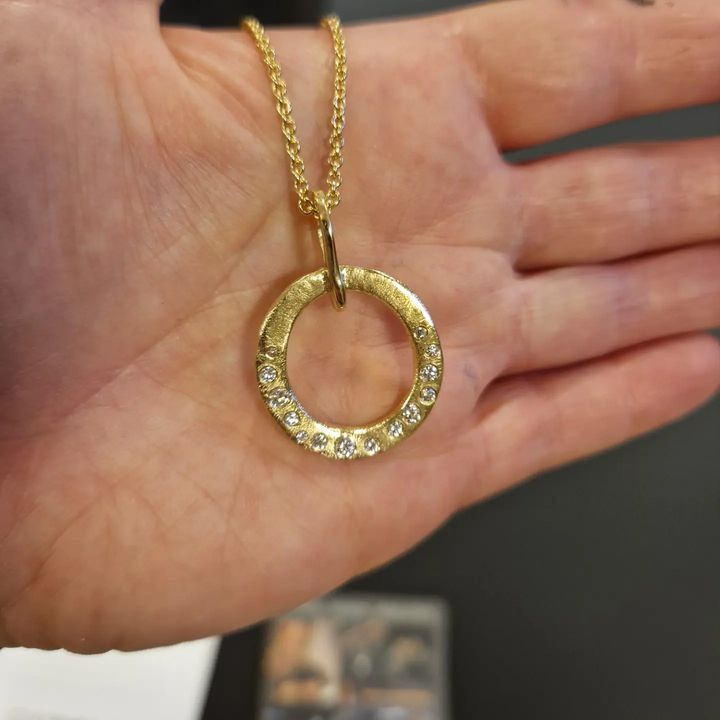 Nye smykker hos Guldsmed Ø: Guld med diamanter og sølv med ædelsten