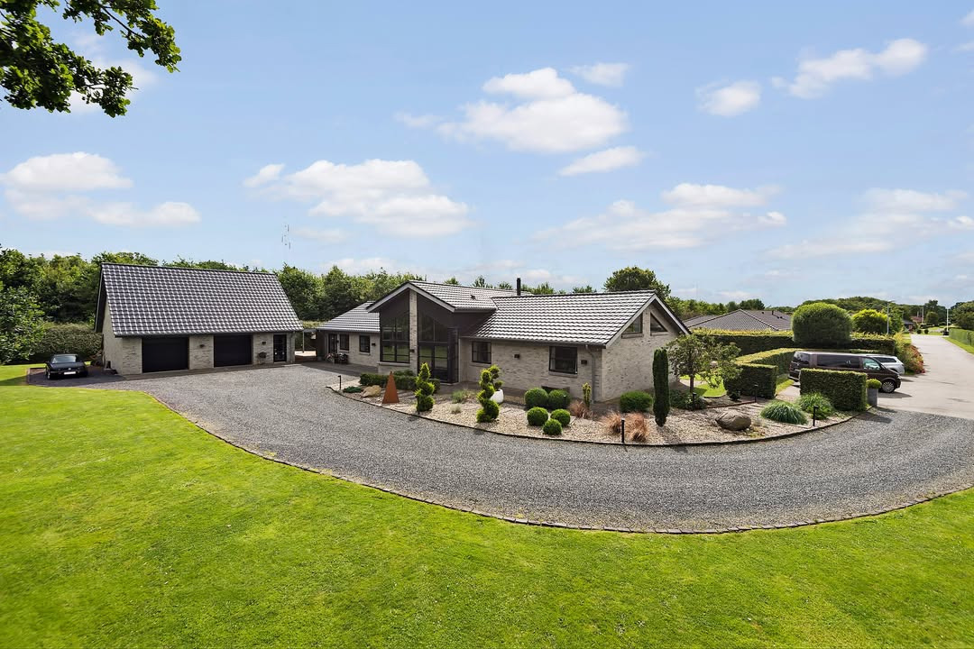 EDC Vejen fremhæver kvalitetsvilla med fantastisk beliggenhed i Jels