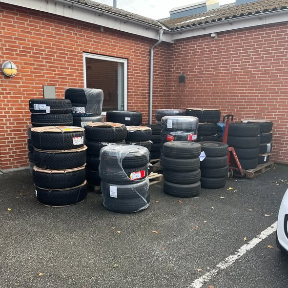 Hals Auto A/S hjælper dig med at blive vinterklar med nye dæk og montering