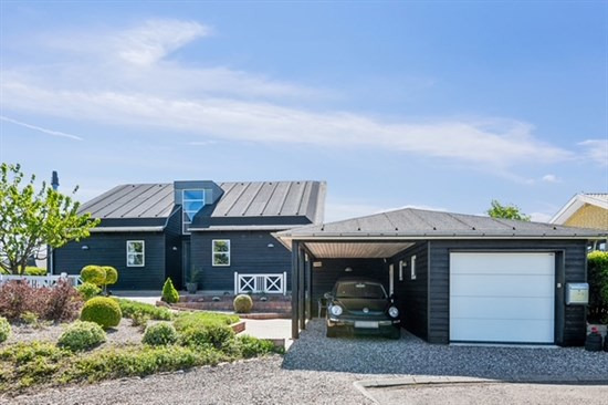 Pris sat ned med 805.000 kr. på Møgelmosevej 11