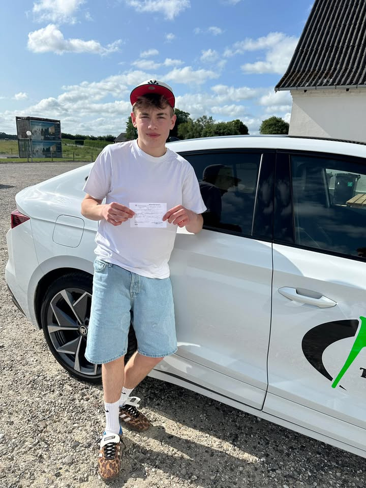 Frisdal Køreskole I/S ønsker tillykke til William Michaelsen med den beståede køreprøve