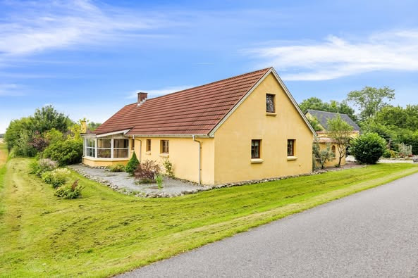 Mæglerhuset Asger Larsen tilbyder villa tæt på Brovst til ny pris
