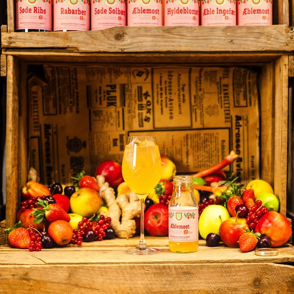 Rishøjgård Gårdbutik og Jordbrug præsenterer nye økologiske juicer fra Østergaard Frugtplantage & Mosteri