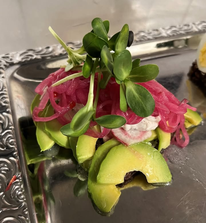 Den Brændende Kærlighed byder på frisk smurte smørrebrød hver dag