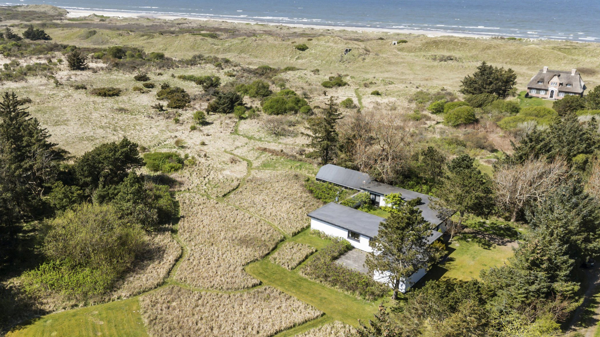 Fritidshus med unik beliggenhed og udsigt til naturfredet område