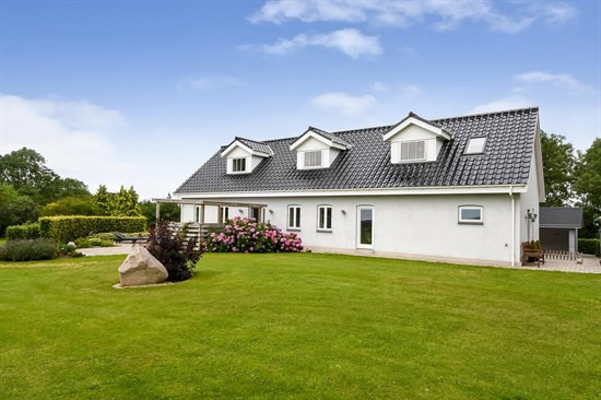 Top 6 over dyreste boliger til salg i Brædstrup. Priser op til 9.450.000 kr