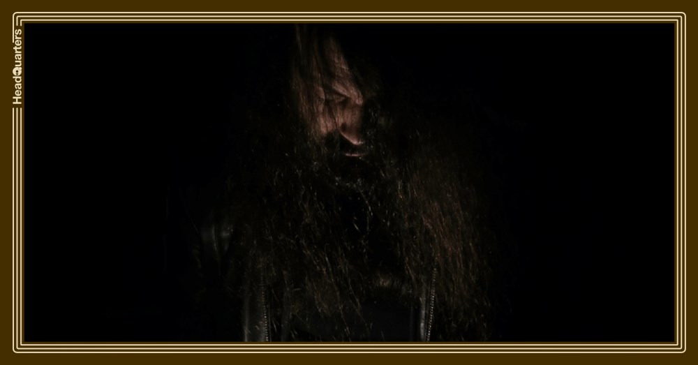 Atmosfærisk black metal i Aarhus: Udånde og KOLD på HeadQuarters