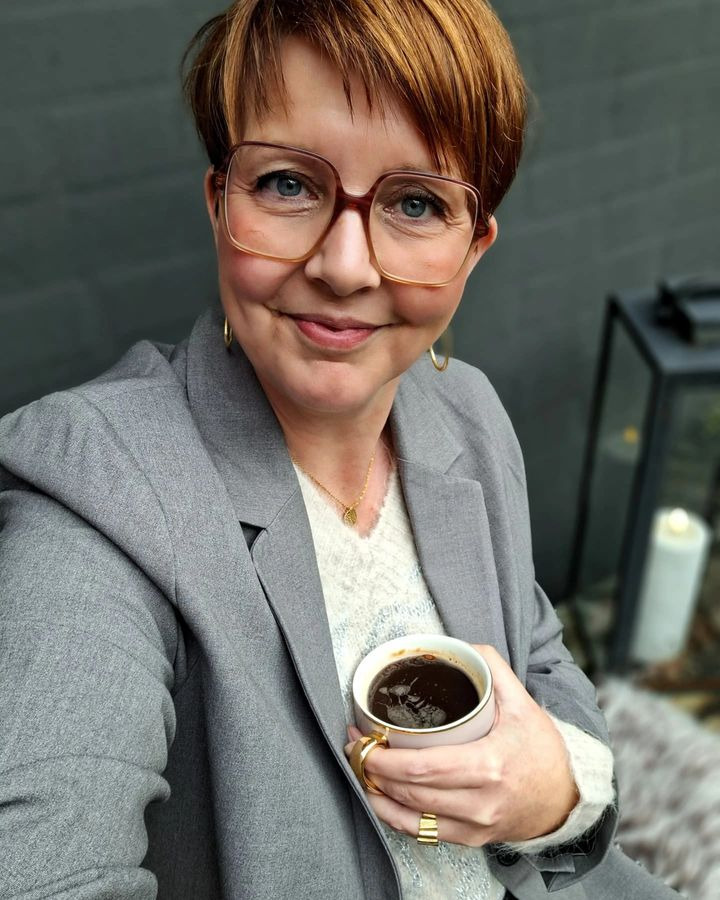 Lux By Jakobsen præsenterer afslappet tirsdagsoutfit med stil og komfort