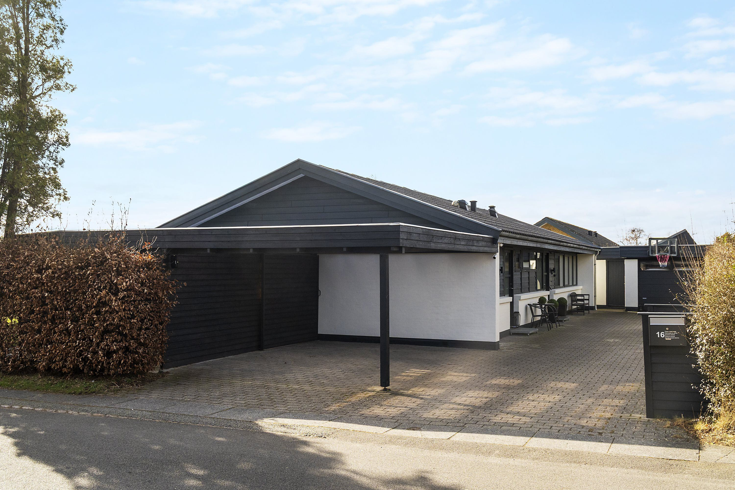 Netop kommet til salg: Mejløvænget 16 en af Tilsts dyreste adresser