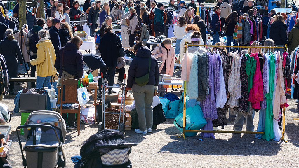 Unikke fund og vintage perler på loppemarked i Frederiksberg