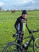 Per P. Cykler nyder weekendcykeltur i Thyholm med uventet selskab