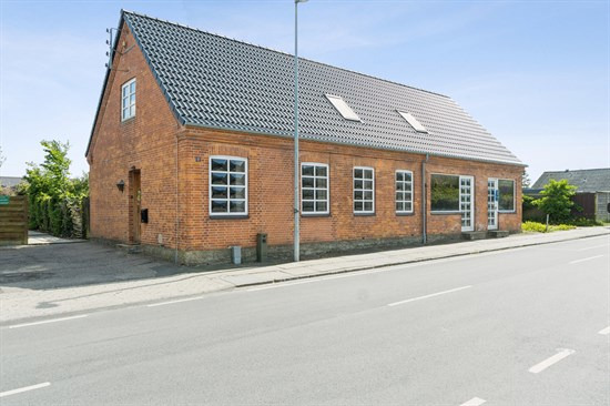 For 1.700.000 kr Sandvedvej 11 - Se priserne på de dyreste boliger til salg i Fuglebjerg
