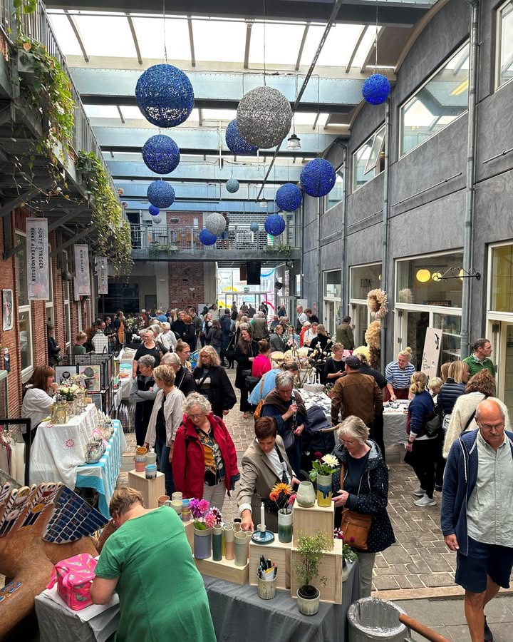 Underværket inviterer til kunsthåndværkmarked med boder, mad og livemusik i morgen