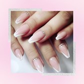 Få smukke negle hos Top Clinic v/Else Møller Larsen i Vejle