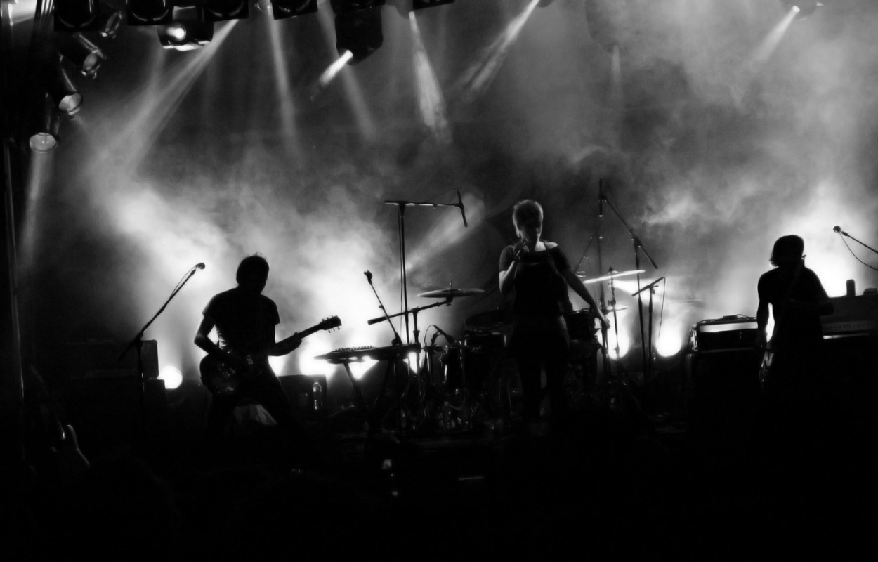 Koncert i MCH: Mew og Danmarks Underholdnings-orkester