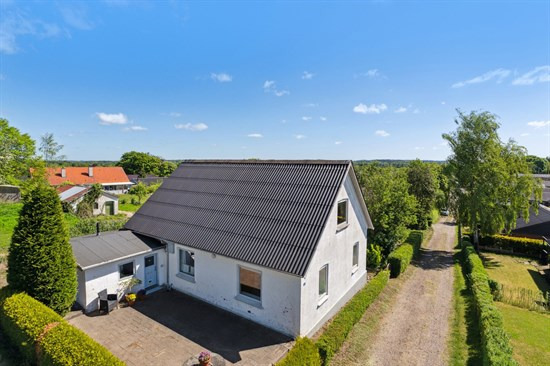 Elmevej 2 er til salg for kun 995.000 kr.: Se de billigste boliger til salg i Them her