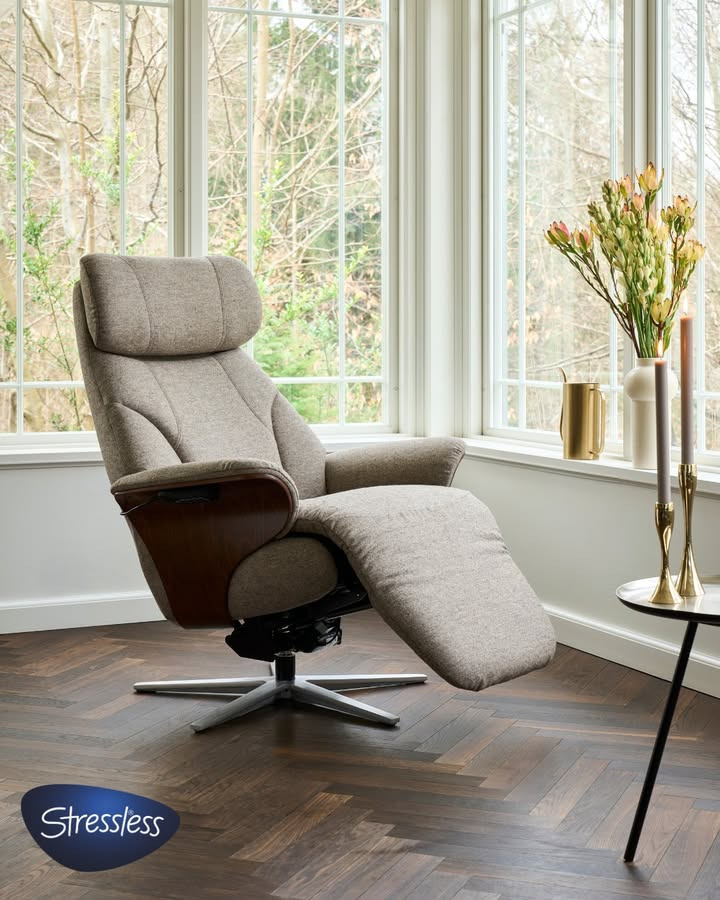 Bolighuset Thisted introducerer Stressless Adam-lænestol med smart Power-funktion