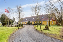 Til salg hos Ejendomsmæglerfirmaet Thomas Risager A/S: Rummelig og velholdt landejendom nær Hjørring