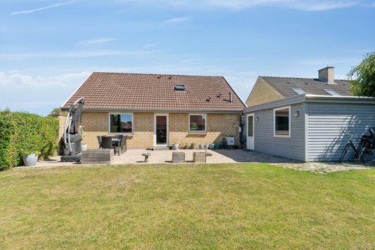 Til salg hos Nybolig Hvidovre - Alexander Holm ApS: Skøn familievilla med dejlig have i Hvidovre