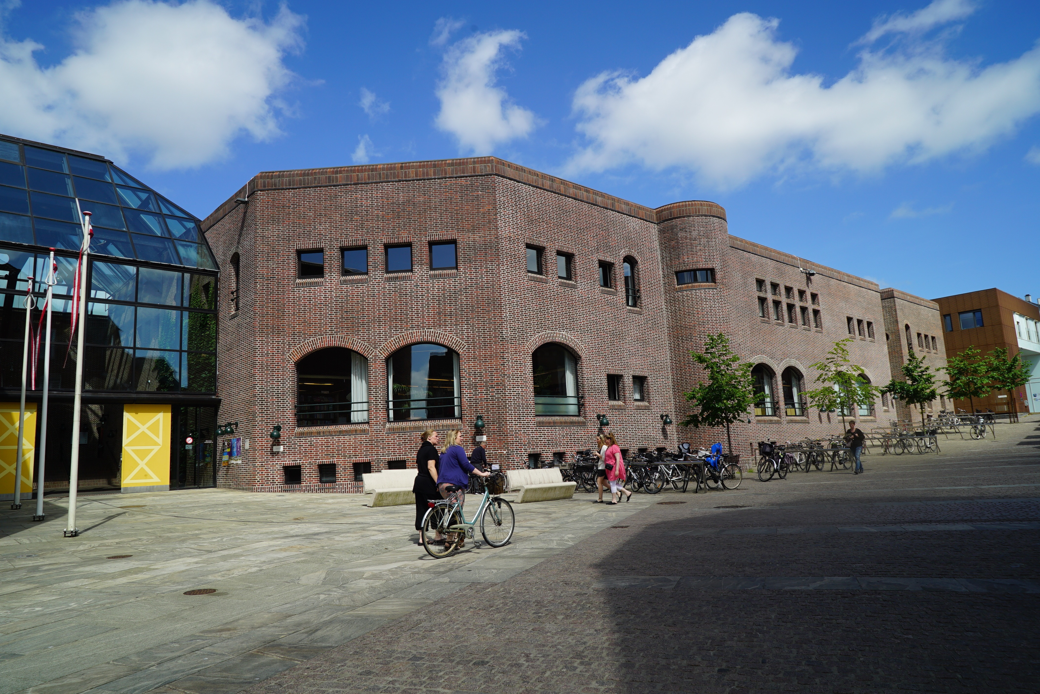 Få hjælp til IT og deltag i klimadialog på Holstebro Bibliotek