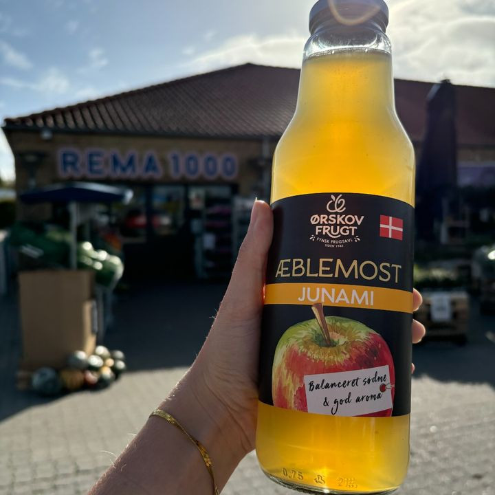 Rema 1000 Nørrevænget anbefaler lækker æblemost fra Ørskov Frugt til weekenden
