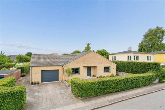 Top 6 over dyreste boliger til salg i Åbyhøj. Priser op til 12.998.000 kr