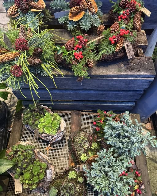 Fynbog&#xE5;rden Blomster ApS tilbyder bredt udvalg af kirkeg&#xE5;rdsting