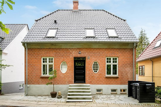 Skovvang 24 og 4 andre boliger er kommet til salg denne uge i Vejle - se boligerne her.
