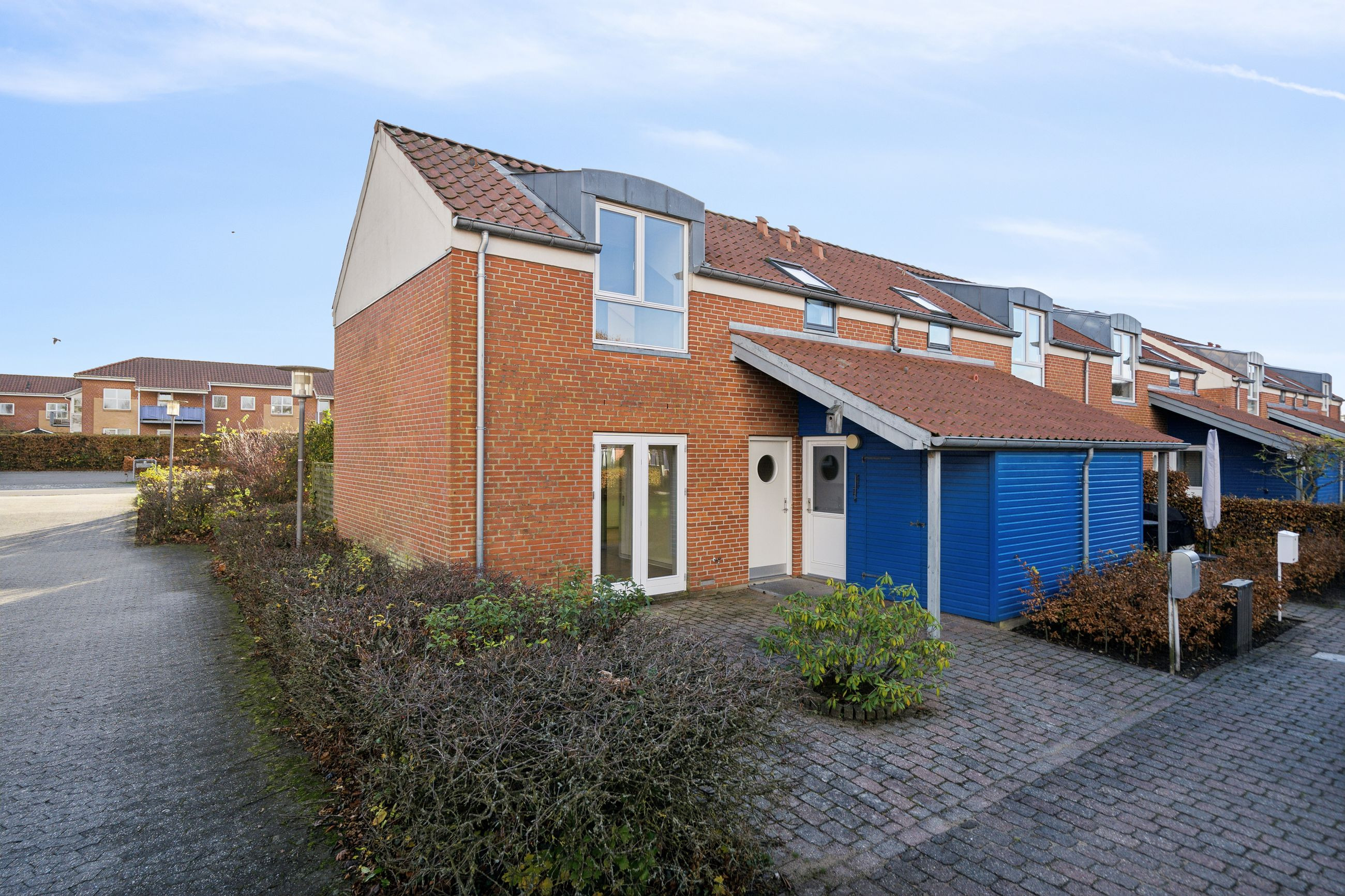 Sjælden udbudt Andelsbolig på 100 m2, i 2 plan, med egen have, parkering samt fælleshus