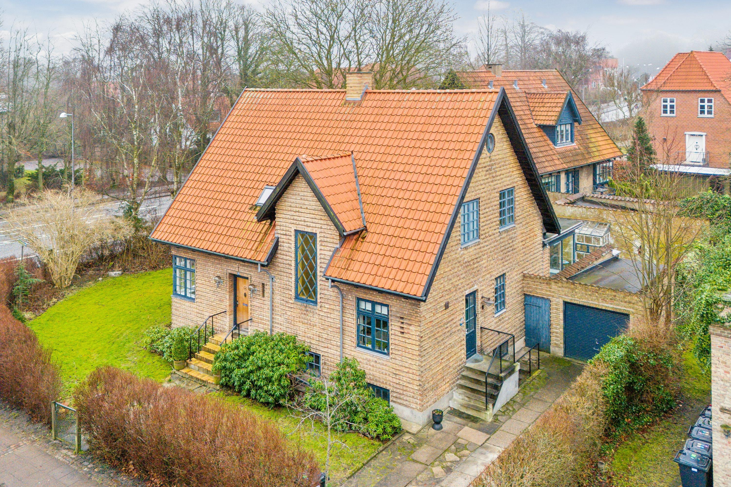 Stilfuld og rummelig villa i attraktive indre Hasseris