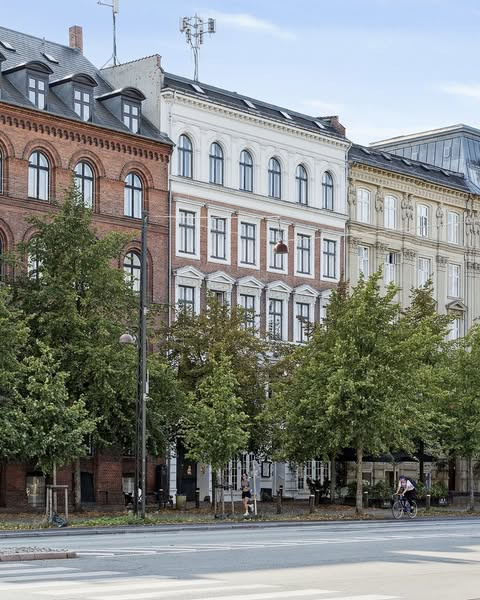 Eksklusiv lejlighed på Dag Hammarskjölds Allé præsenteret af &LIVING Aalborg