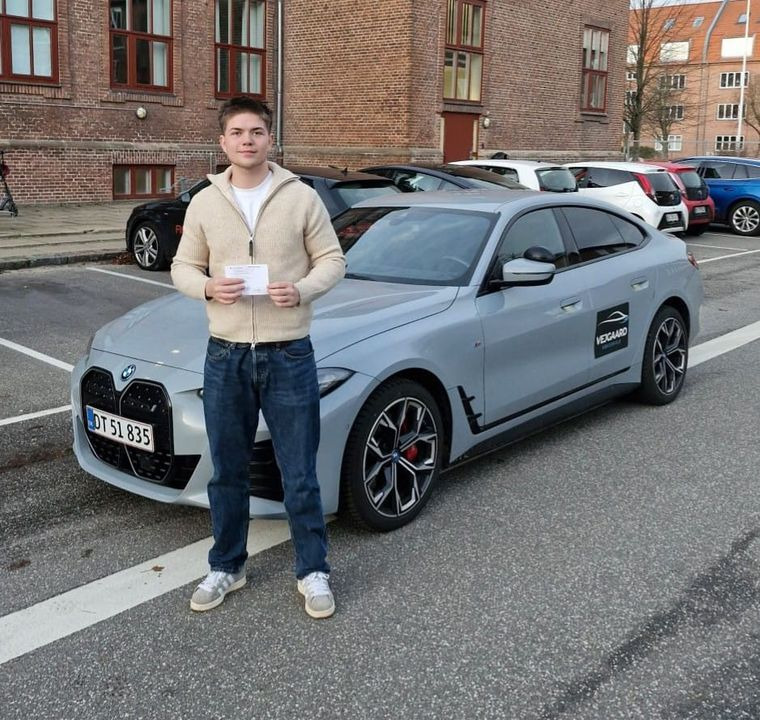 Magnus bestod køreprøven i første forsøg hos Vejgaard Køreskole v/Morten Rode