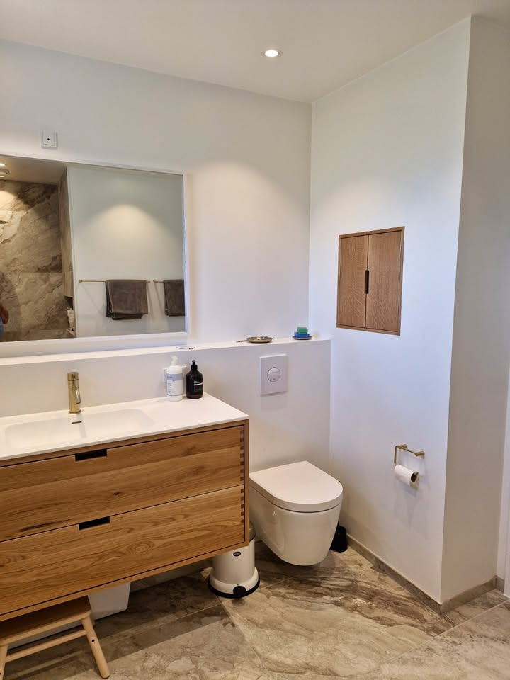 Murer- og Kloakmester Ole B. Johansen ApS tilbyder ekspertise i badeværelser og indendørsprojekter