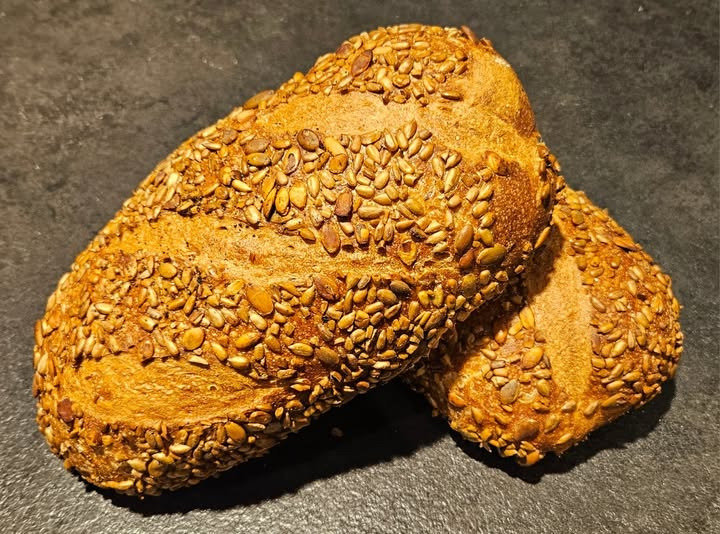 Løgstørvejens Bageri præsenterer månedens brød: En smagfuld surdejsoplevelse