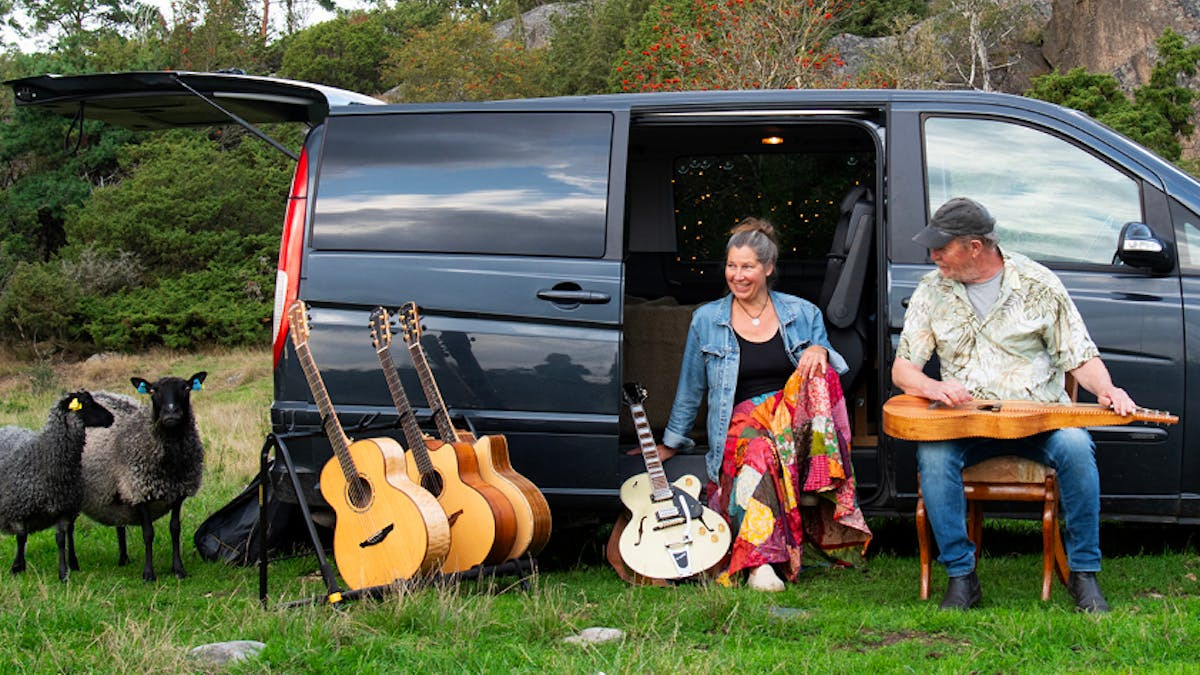 Oplev "Folk i Hønsehuset" med Anna Wirsén og Christian Alvad