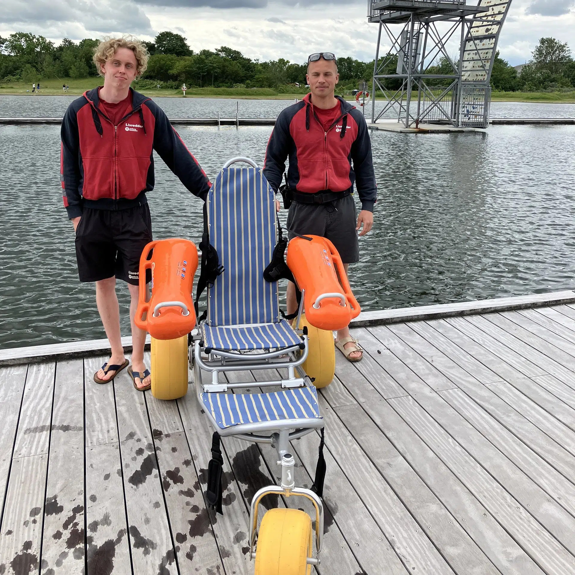 Aalborg Kommune tilbyder gratis lån af strandkørestolge til personer med funktionsnedsættelser i Vestre Fjordpark