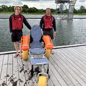 Aalborg Kommune tilbyder gratis lån af strandkørestolge til personer med funktionsnedsættelser i Vestre Fjordpark